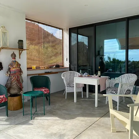 Caloura 76 Tatil Evi *